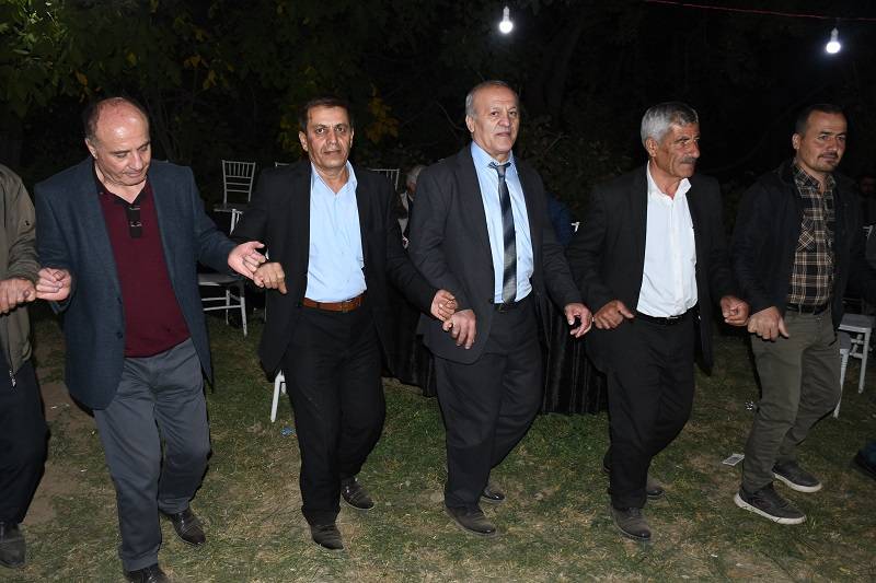 Çiftçi ailesinde görkemli düğüné 268