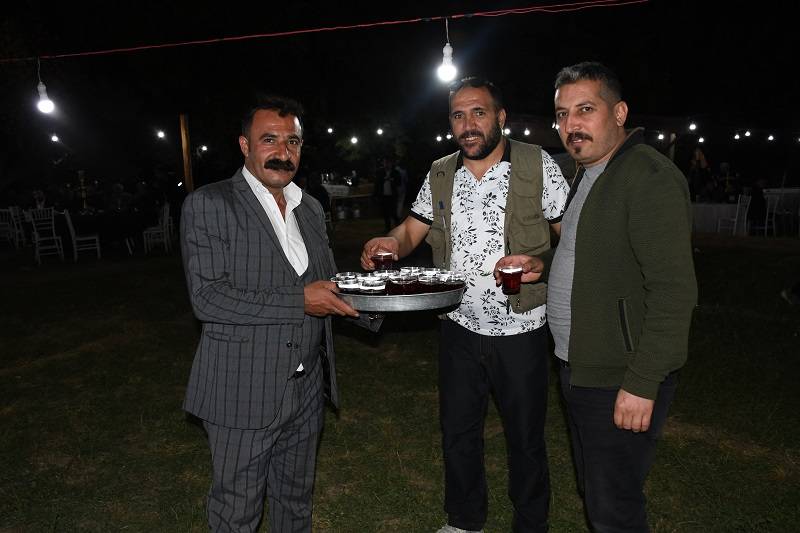 Çiftçi ailesinde görkemli düğüné 269