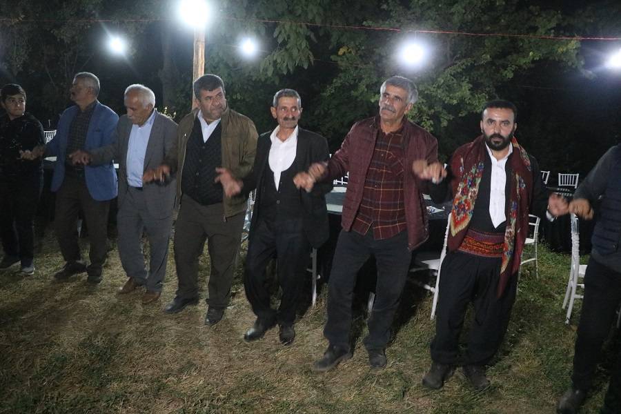 Çiftçi ailesinde görkemli düğüné 27