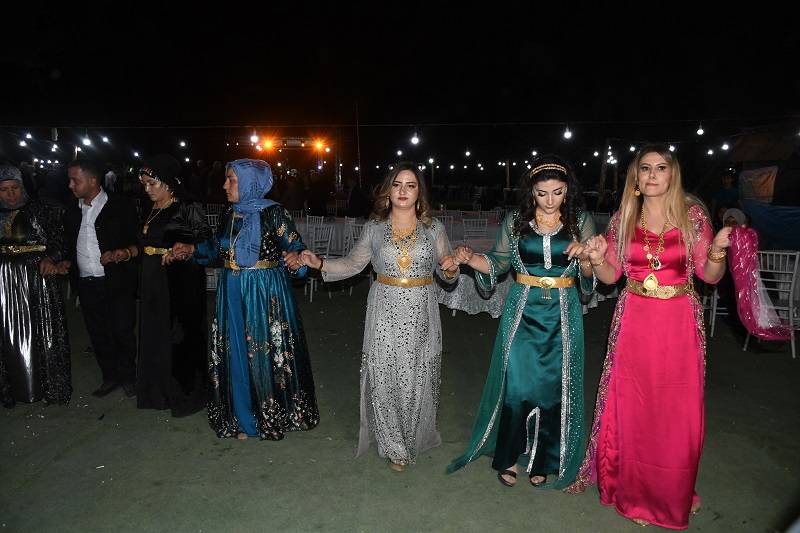 Çiftçi ailesinde görkemli düğüné 279