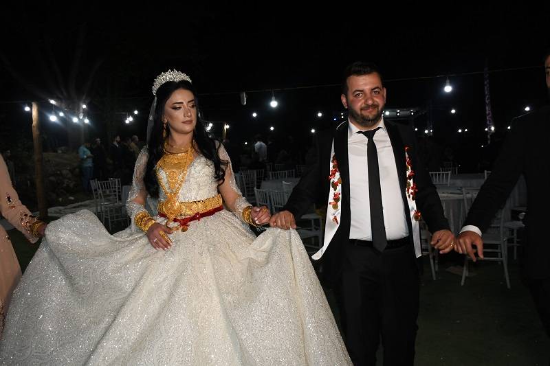 Çiftçi ailesinde görkemli düğüné 280