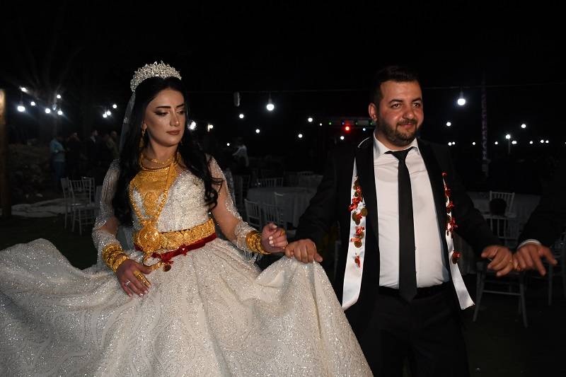 Çiftçi ailesinde görkemli düğüné 281