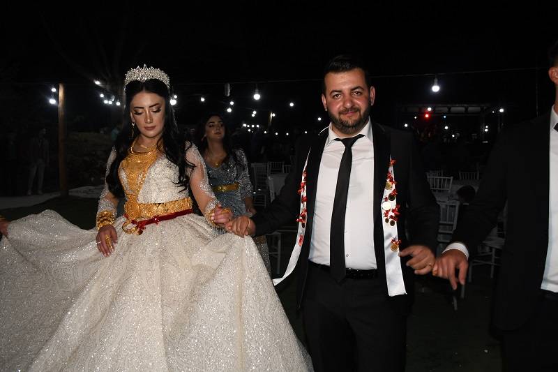 Çiftçi ailesinde görkemli düğüné 282