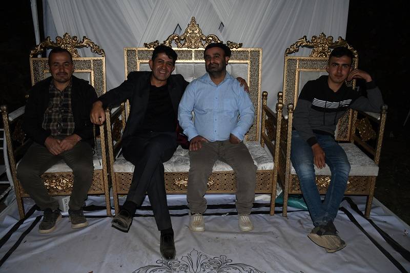 Çiftçi ailesinde görkemli düğüné 283