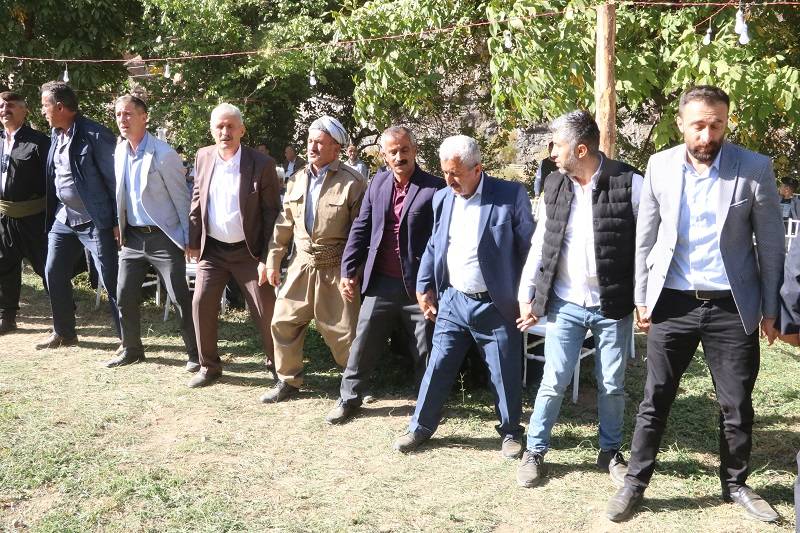 Çiftçi ailesinde görkemli düğüné 30