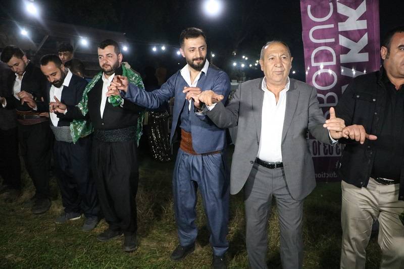 Çiftçi ailesinde görkemli düğüné 32