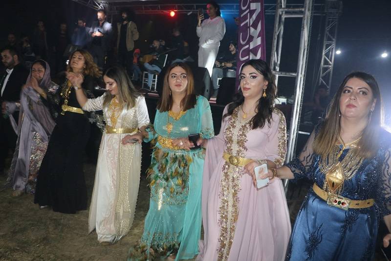 Çiftçi ailesinde görkemli düğüné 33