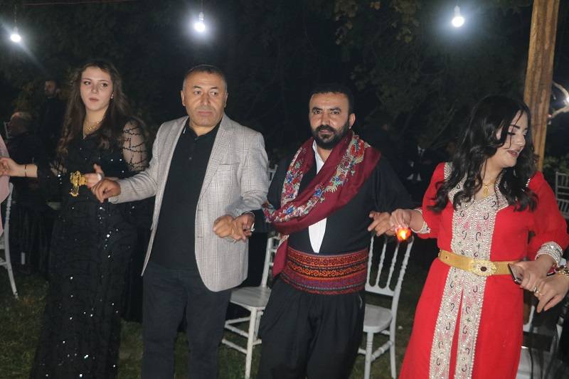 Çiftçi ailesinde görkemli düğüné 35