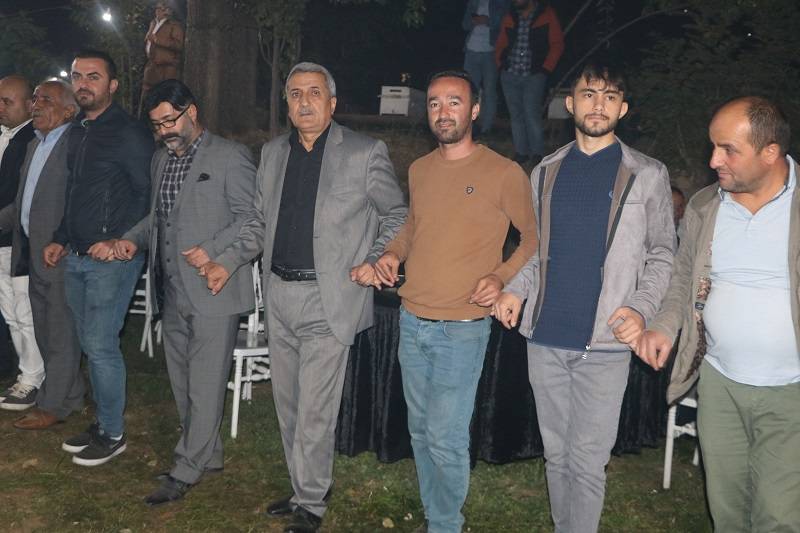 Çiftçi ailesinde görkemli düğüné 38