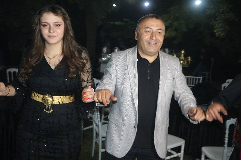 Çiftçi ailesinde görkemli düğüné 39
