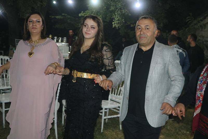 Çiftçi ailesinde görkemli düğüné 40