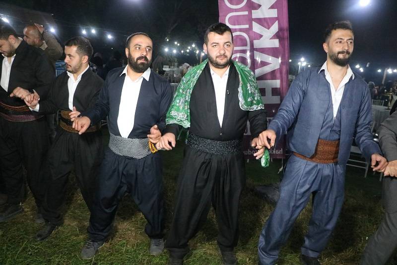 Çiftçi ailesinde görkemli düğüné 43