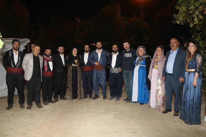 Çiftçi ailesinde görkemli düğüné 44