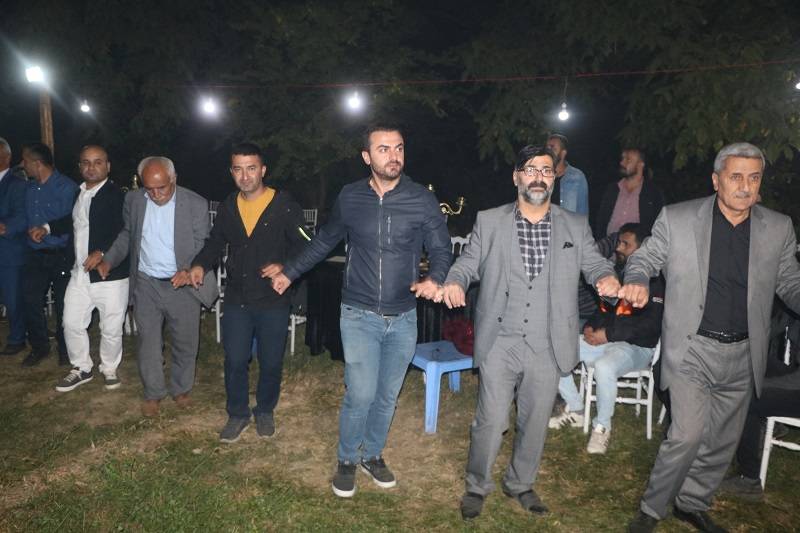 Çiftçi ailesinde görkemli düğüné 45