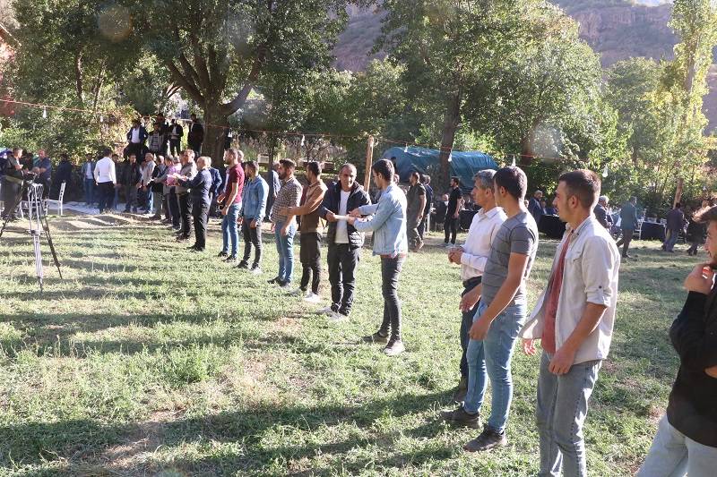 Çiftçi ailesinde görkemli düğüné 51