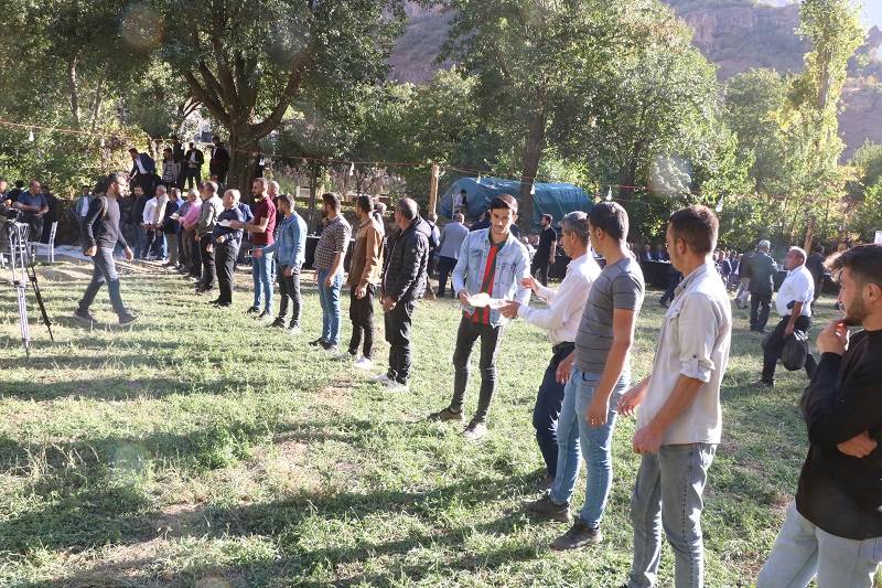 Çiftçi ailesinde görkemli düğüné 52