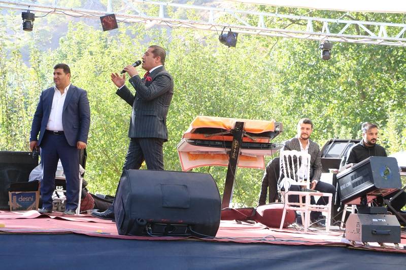 Çiftçi ailesinde görkemli düğüné 54