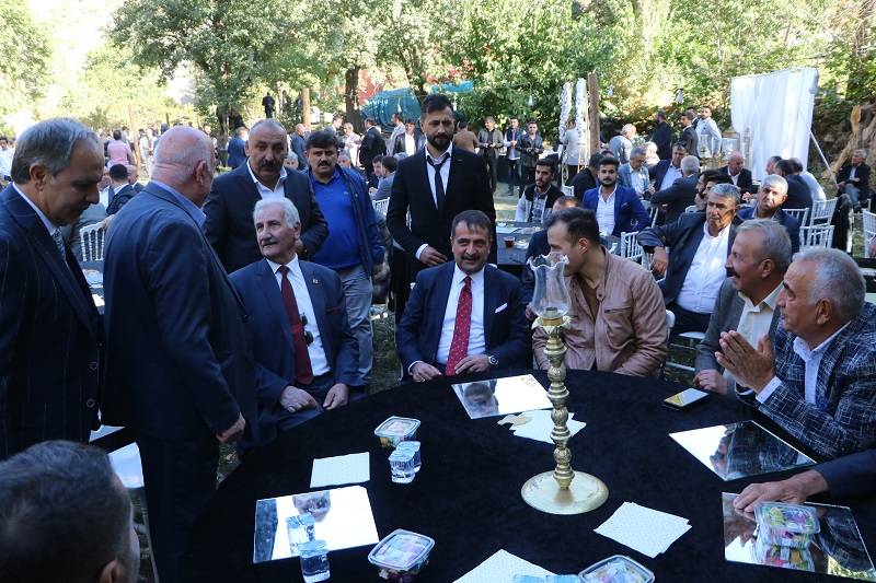 Çiftçi ailesinde görkemli düğüné 56