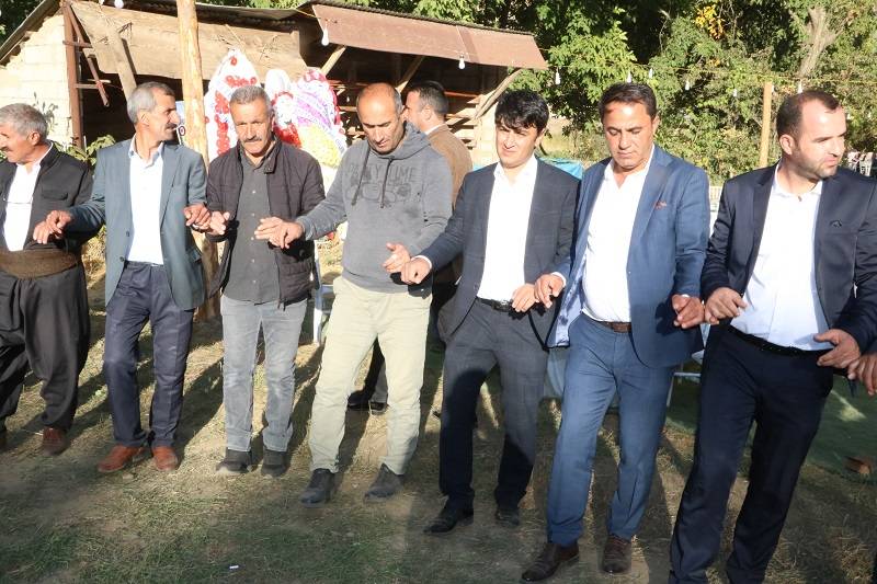 Çiftçi ailesinde görkemli düğüné 59