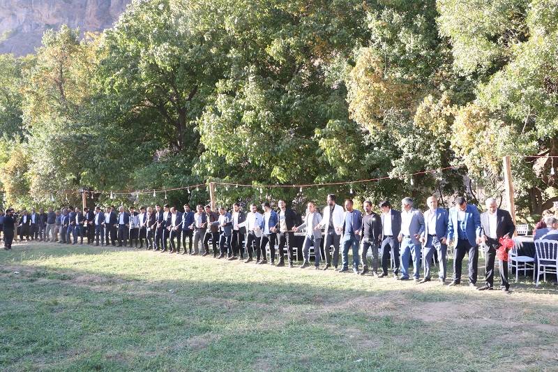 Çiftçi ailesinde görkemli düğüné 60