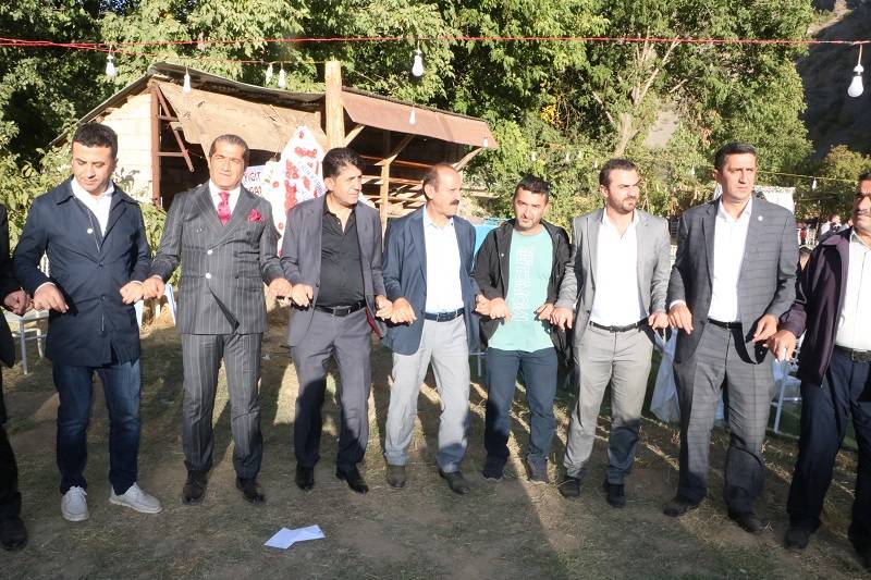 Çiftçi ailesinde görkemli düğüné 66