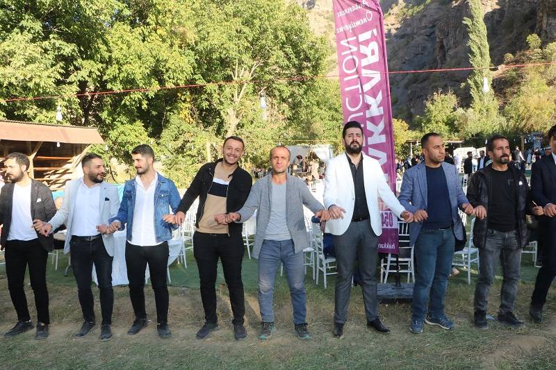 Çiftçi ailesinde görkemli düğüné 67