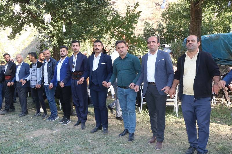 Çiftçi ailesinde görkemli düğüné 68