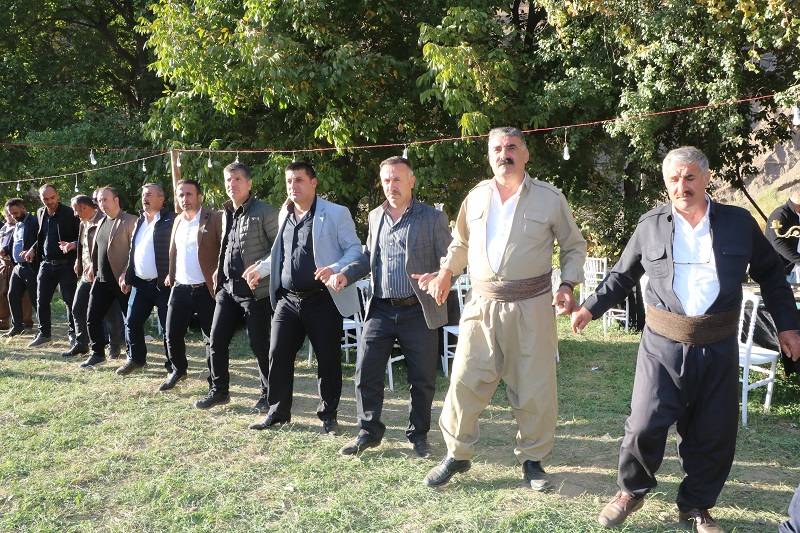 Çiftçi ailesinde görkemli düğüné 71