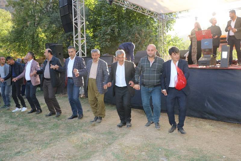 Çiftçi ailesinde görkemli düğüné 73