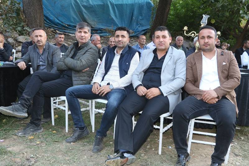 Çiftçi ailesinde görkemli düğüné 74