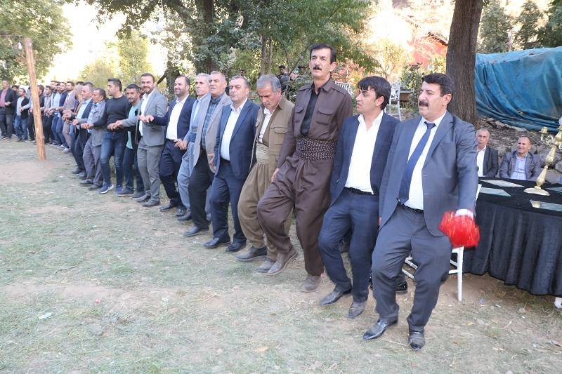 Çiftçi ailesinde görkemli düğüné 75