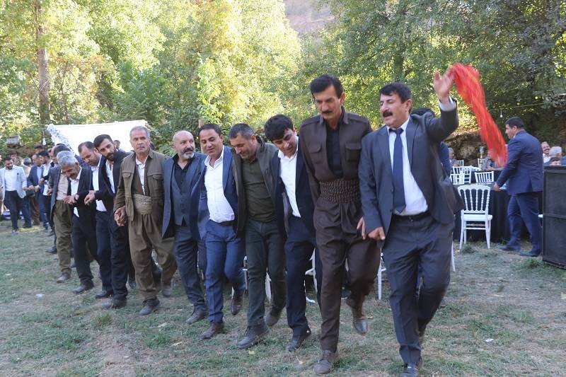 Çiftçi ailesinde görkemli düğüné 76