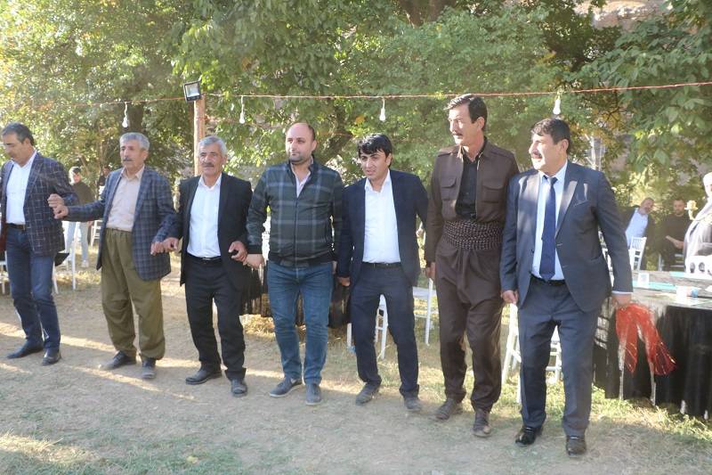 Çiftçi ailesinde görkemli düğüné 77