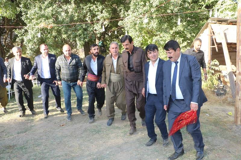 Çiftçi ailesinde görkemli düğüné 78