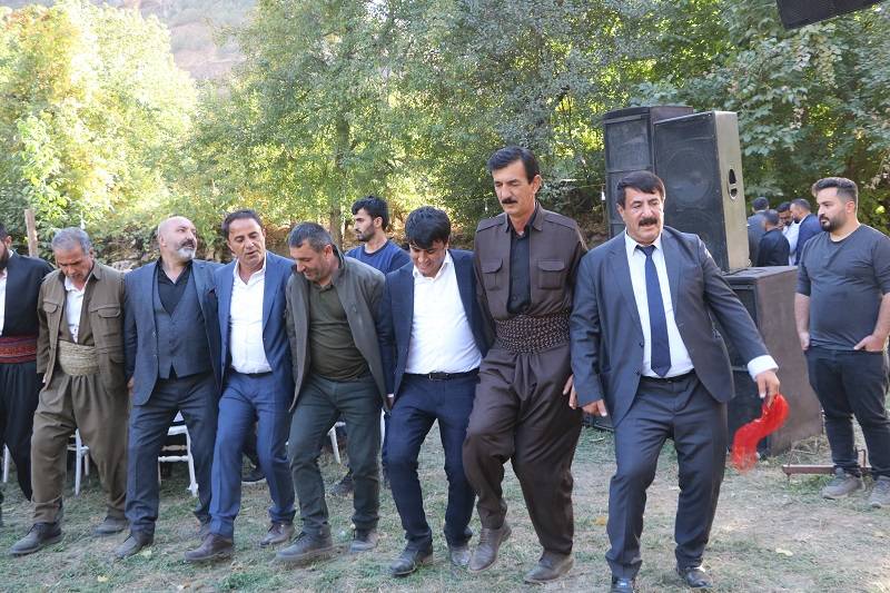 Çiftçi ailesinde görkemli düğüné 79