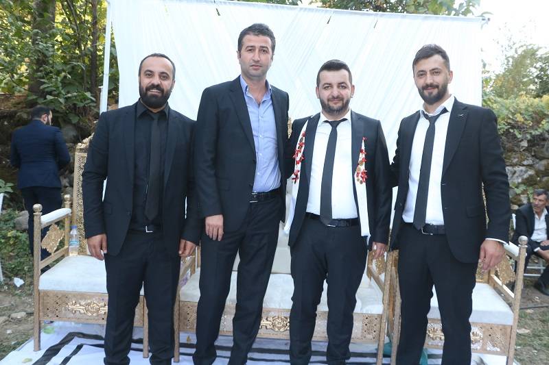 Çiftçi ailesinde görkemli düğüné 81