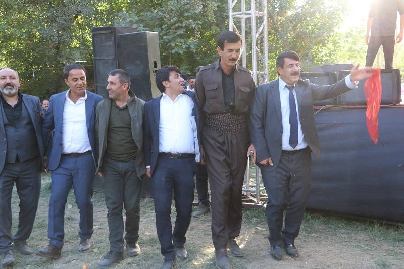 Çiftçi ailesinde görkemli düğüné 85