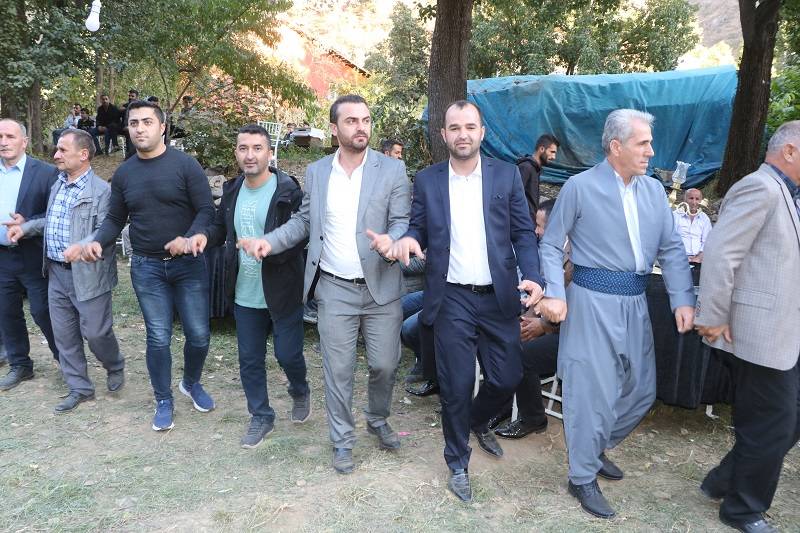 Çiftçi ailesinde görkemli düğüné 89