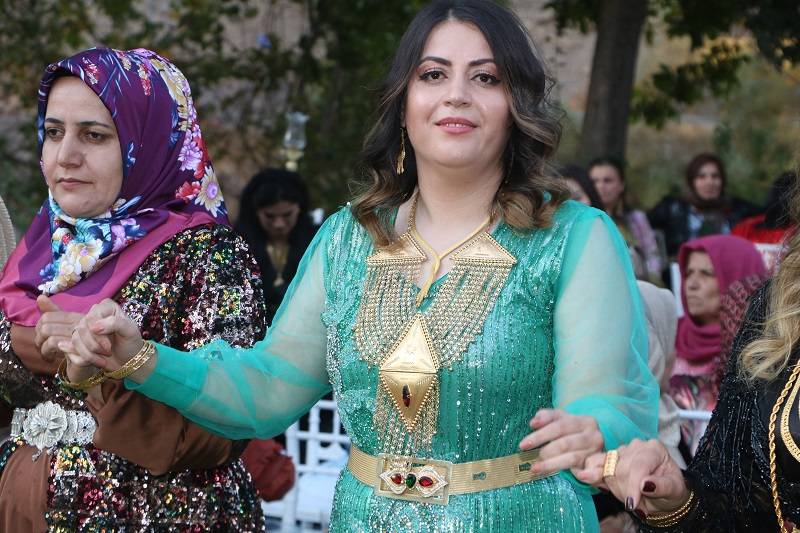 Çiftçi ailesinde görkemli düğüné 92