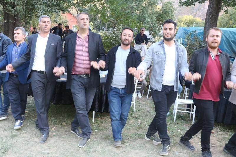 Çiftçi ailesinde görkemli düğüné 93