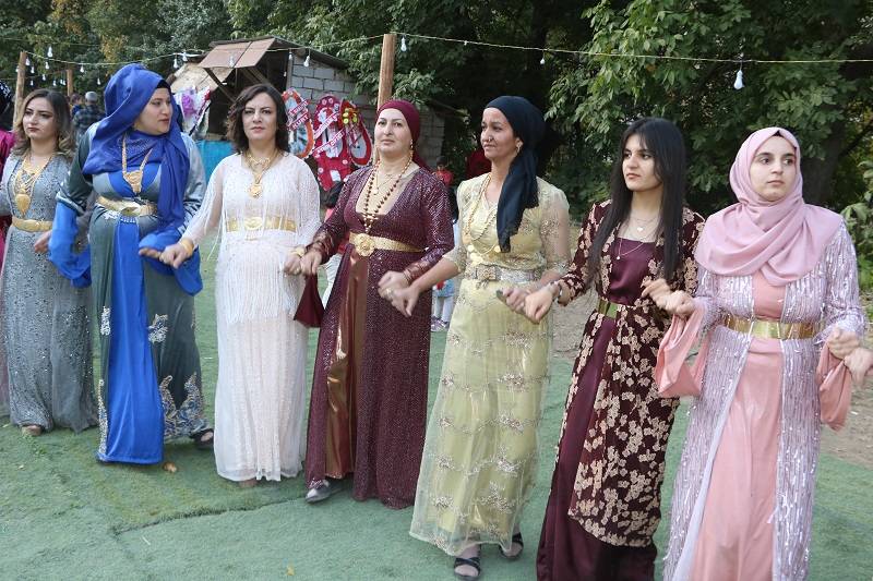 Çiftçi ailesinde görkemli düğüné 94