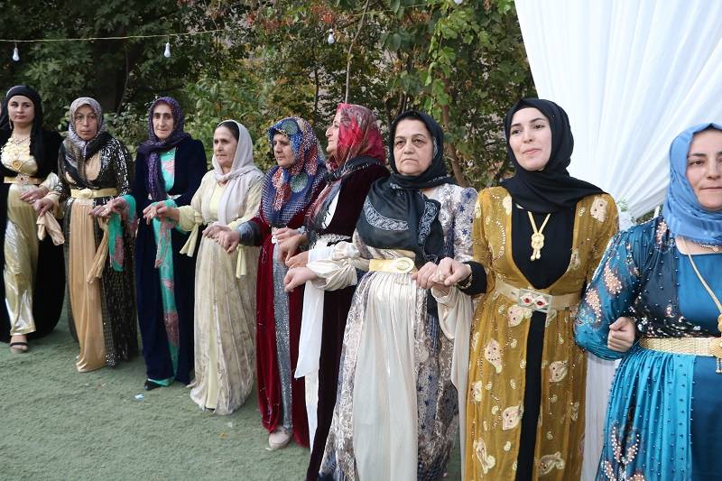 Çiftçi ailesinde görkemli düğüné 97