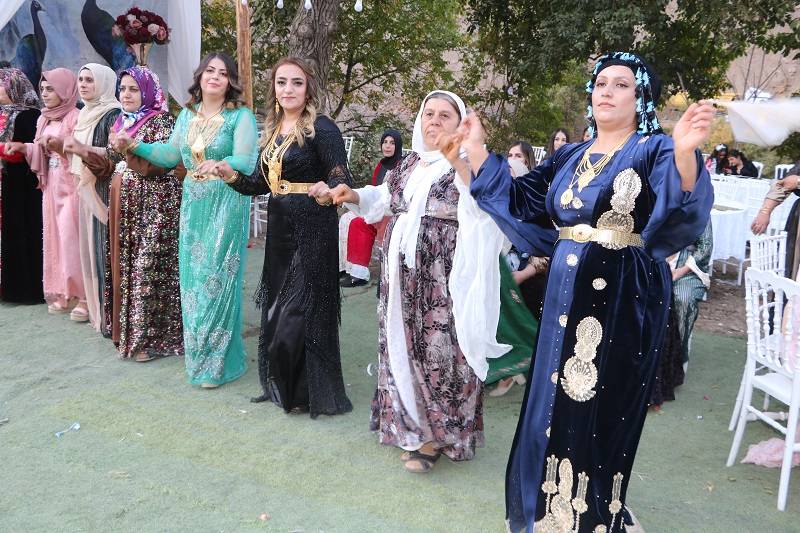 Çiftçi ailesinde görkemli düğüné 99