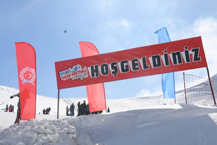 Hakkari'deki '4'üncü Kar Festivali'nde Anadolu Ateşi gösterisi 1