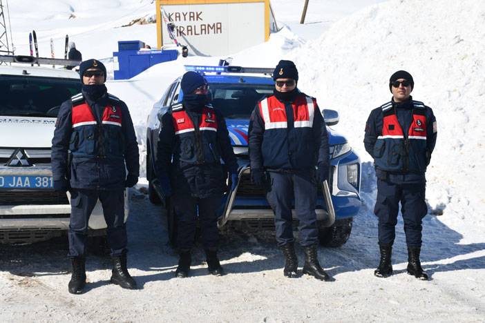 Hakkari'deki '4'üncü Kar Festivali'nde Anadolu Ateşi gösterisi 10