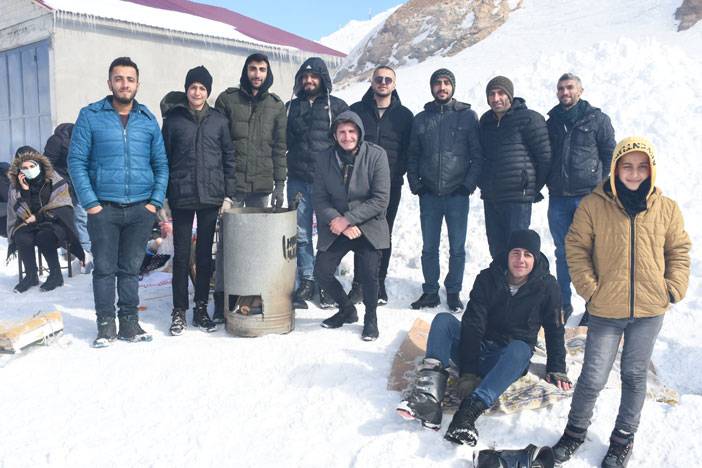 Hakkari'deki '4'üncü Kar Festivali'nde Anadolu Ateşi gösterisi 16