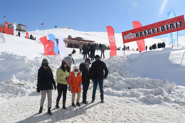 Hakkari'deki '4'üncü Kar Festivali'nde Anadolu Ateşi gösterisi 2