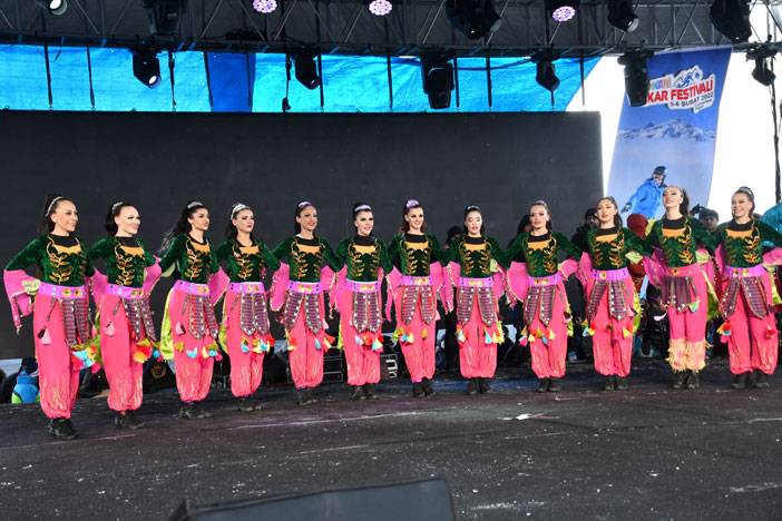 Hakkari'deki '4'üncü Kar Festivali'nde Anadolu Ateşi gösterisi 38