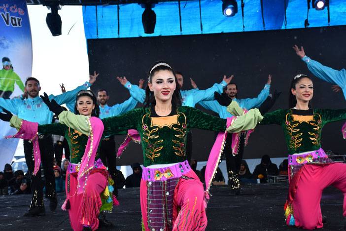 Hakkari'deki '4'üncü Kar Festivali'nde Anadolu Ateşi gösterisi 39