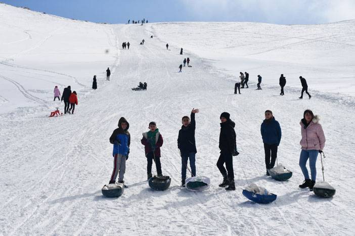 Hakkari'deki '4'üncü Kar Festivali'nde Anadolu Ateşi gösterisi 4